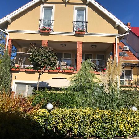 Galeria Apartmanhaz Кестхей Экстерьер фото