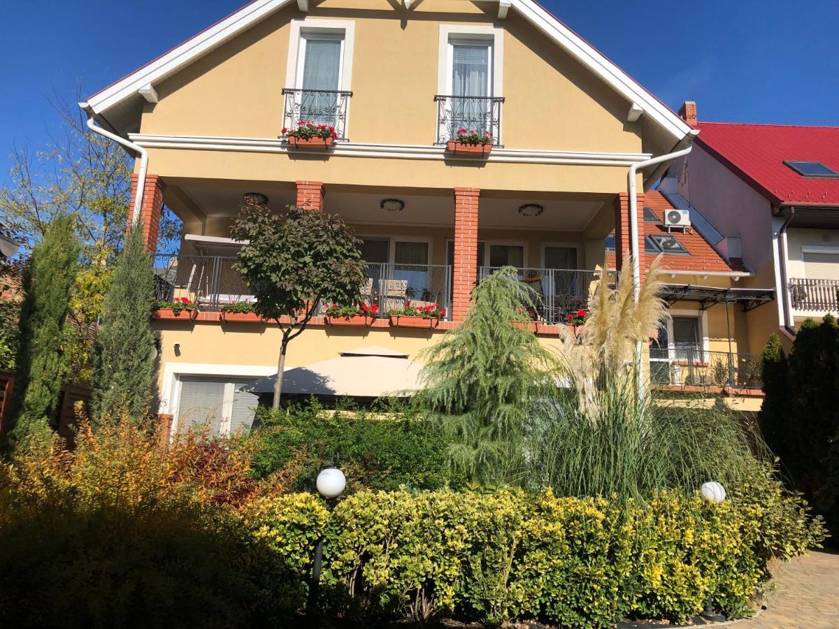 Galeria Apartmanhaz Кестхей Экстерьер фото